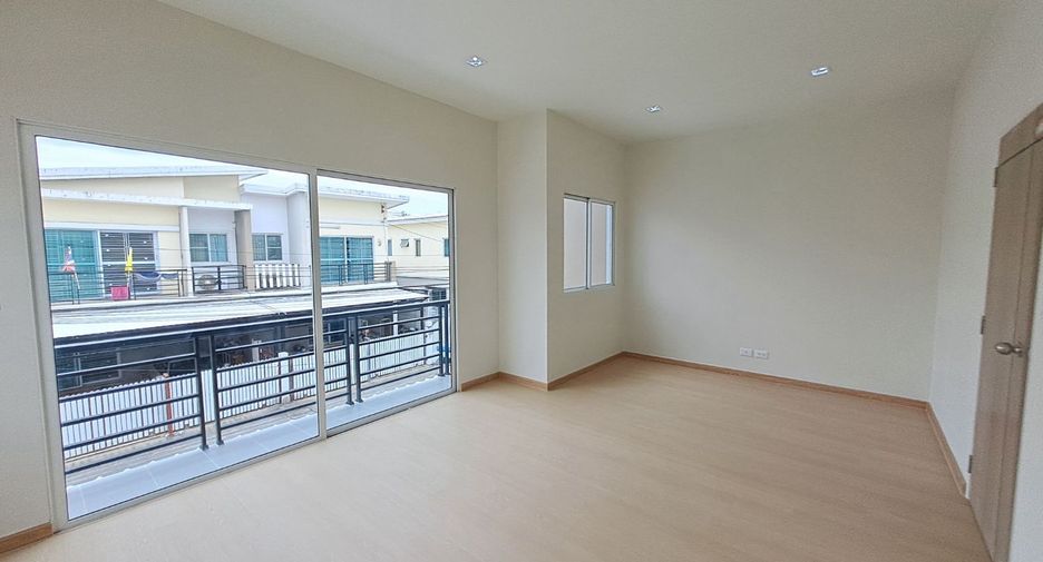 For sale 3 bedrooms townhouse in Mueang Samut Prakan, Samut Prakan