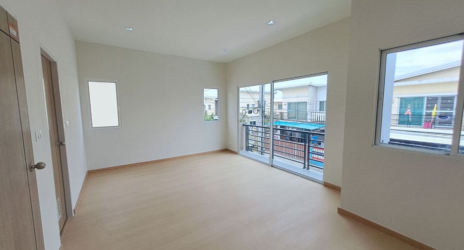 For sale 3 bedrooms townhouse in Mueang Samut Prakan, Samut Prakan