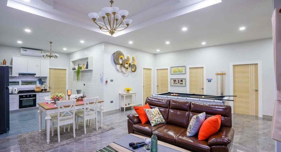 For rent 4 bedrooms villa in Bang Lamung, Chonburi