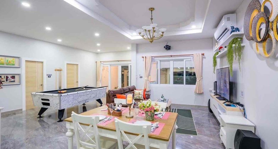 For rent 4 bedrooms villa in Bang Lamung, Chonburi