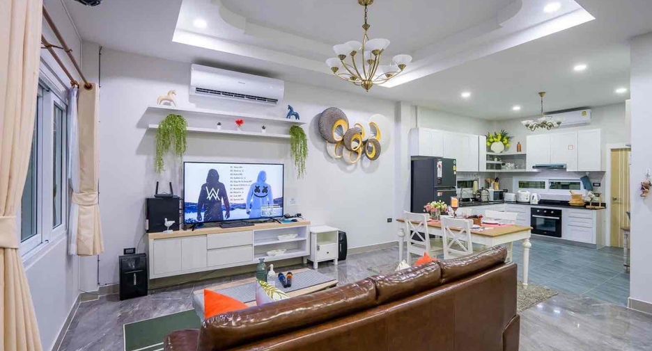 For rent 4 bedrooms villa in Bang Lamung, Chonburi