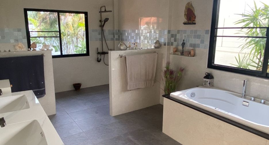 For sale 3 bedrooms villa in Bang Lamung, Chonburi