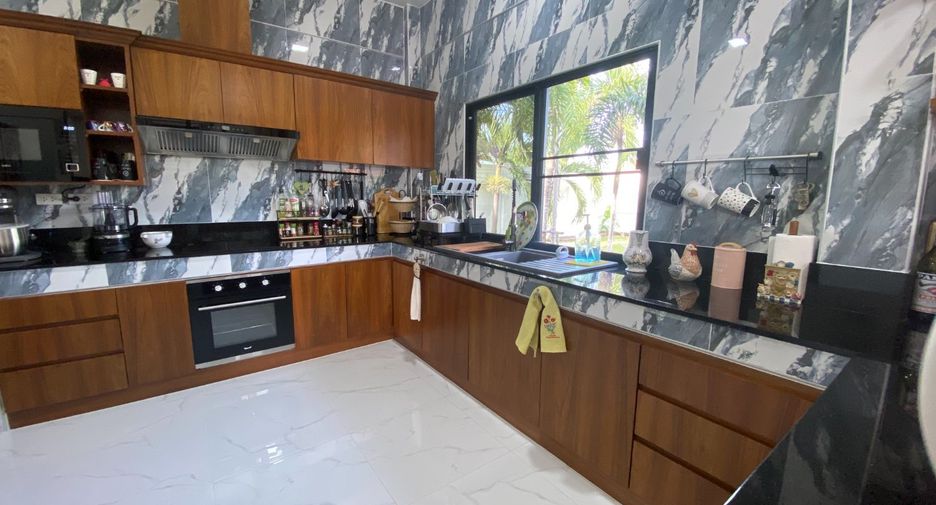 For sale 3 bedrooms villa in Bang Lamung, Chonburi