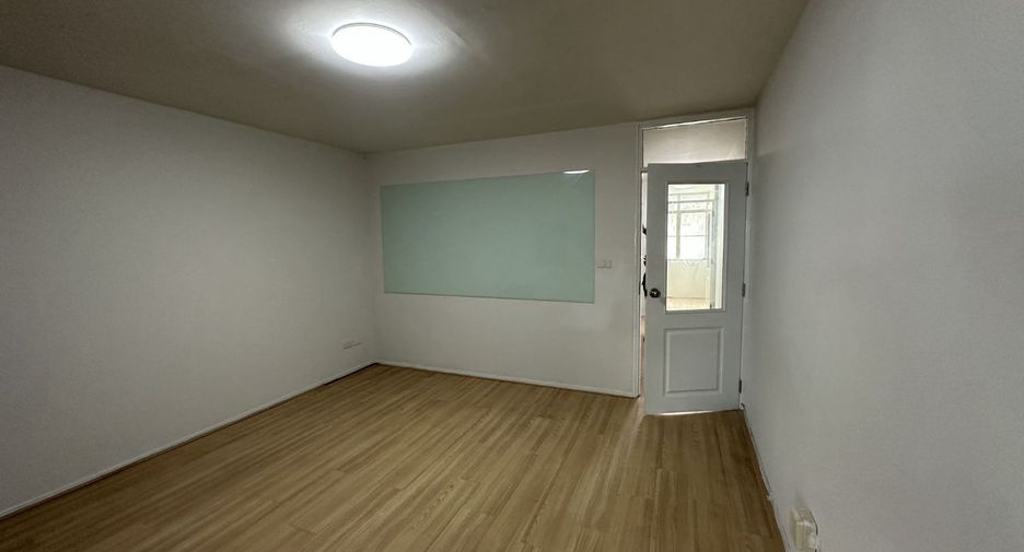 Reihenhaus zum Kauf mit 3 Zimmer in Sam Phran, Nakhon Pathom