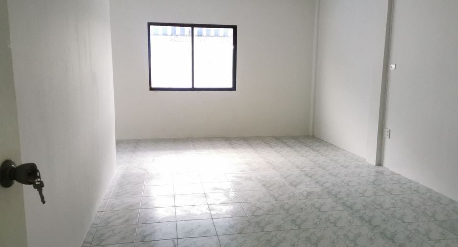 For sale 3 bedrooms townhouse in Mueang Chachoengsao, Chachoengsao