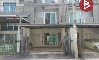 For sale 3 bedrooms townhouse in Wang Thonglang, Bangkok
