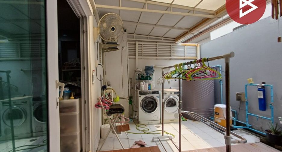 For sale 3 bedrooms townhouse in Wang Thonglang, Bangkok