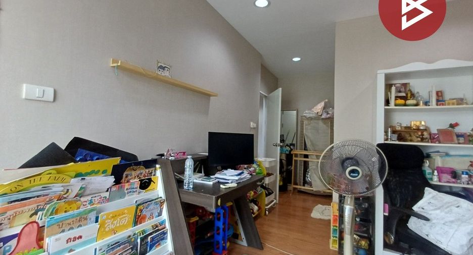 For sale 3 bedrooms townhouse in Wang Thonglang, Bangkok