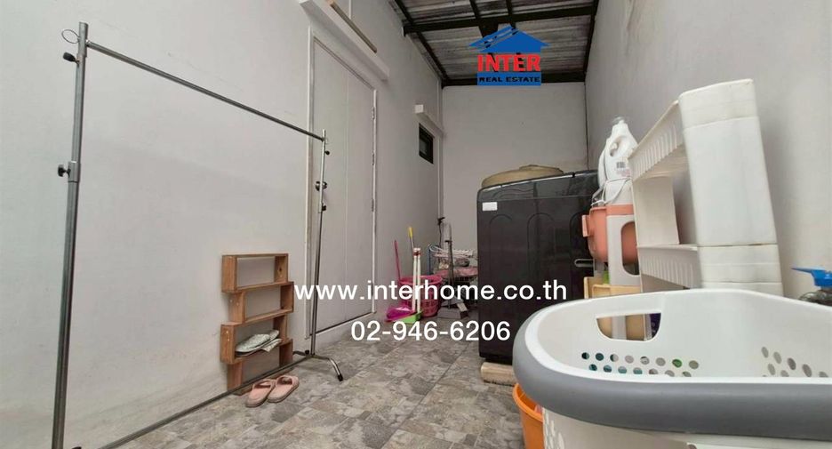À vendre 4 chambres maison de ville à Phasi Charoen, Bangkok