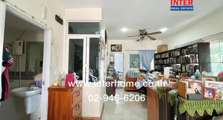 À vendre 4 chambres maison de ville à Saphan Sung, Bangkok