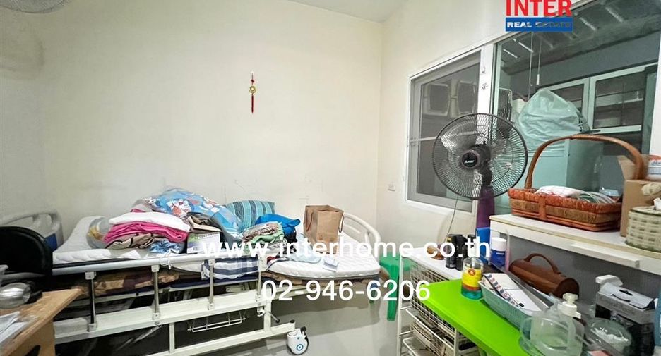 À vendre 4 chambres maison de ville à Saphan Sung, Bangkok