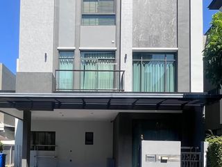 À louer et à vendre 3 chambres maison à Phra Khanong, Bangkok