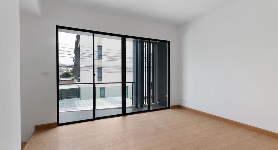 Reihenhaus zum Kauf mit 3 Zimmer in Taling Chan, Bangkok