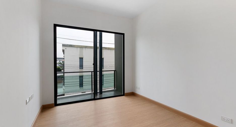 Reihenhaus zum Kauf mit 3 Zimmer in Taling Chan, Bangkok