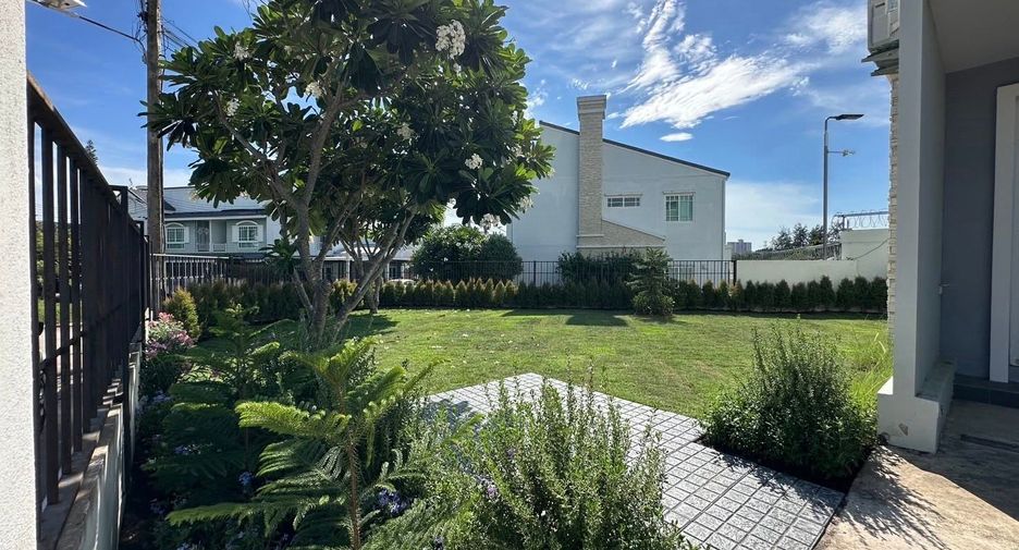 For sale 3 bedrooms house in Bang Lamung, Chonburi