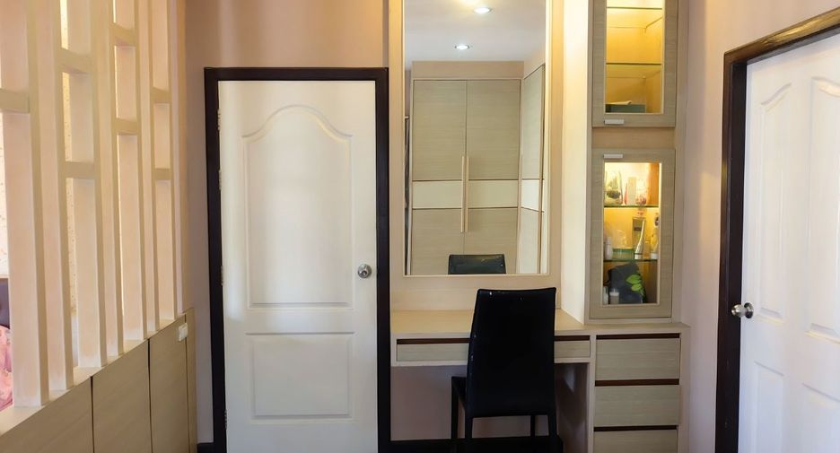 For sale 4 bedrooms house in Si Racha, Chonburi