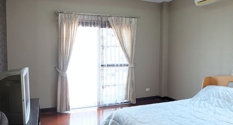 For sale 4 bedrooms house in Si Racha, Chonburi