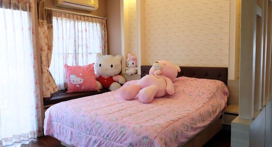 For sale 4 bedrooms house in Si Racha, Chonburi