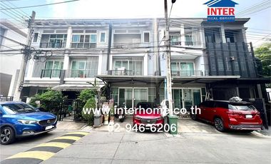 À vendre 3 chambres maison de ville à Bang Kapi, Bangkok