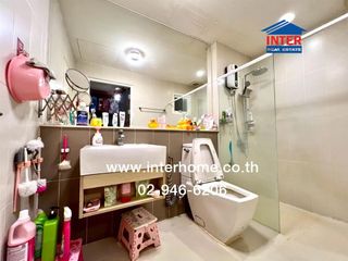 Casa adosada en venta de 3 habitaciones en Bang Kapi, Bangkok