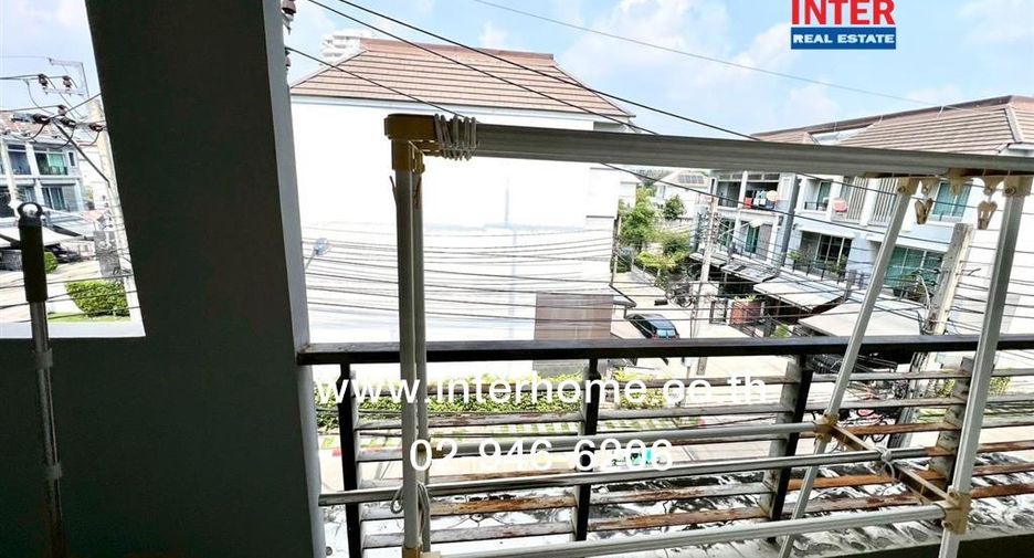 Casa adosada en venta de 3 habitaciones en Bang Kapi, Bangkok