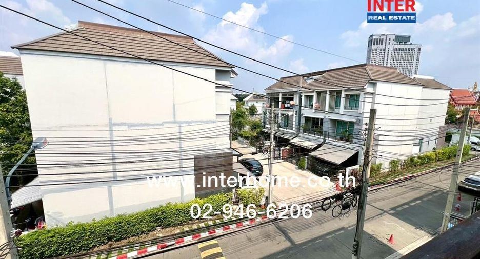 Casa adosada en venta de 3 habitaciones en Bang Kapi, Bangkok