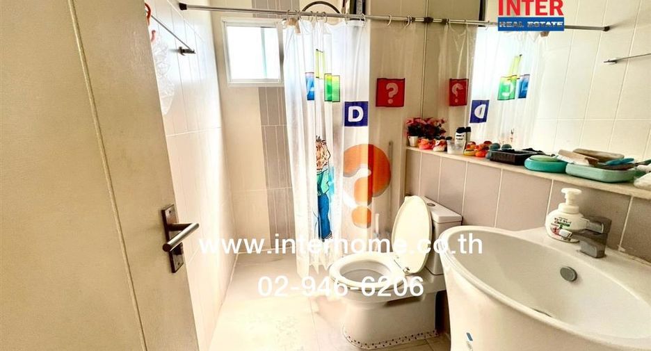 Casa adosada en venta de 3 habitaciones en Bang Kapi, Bangkok
