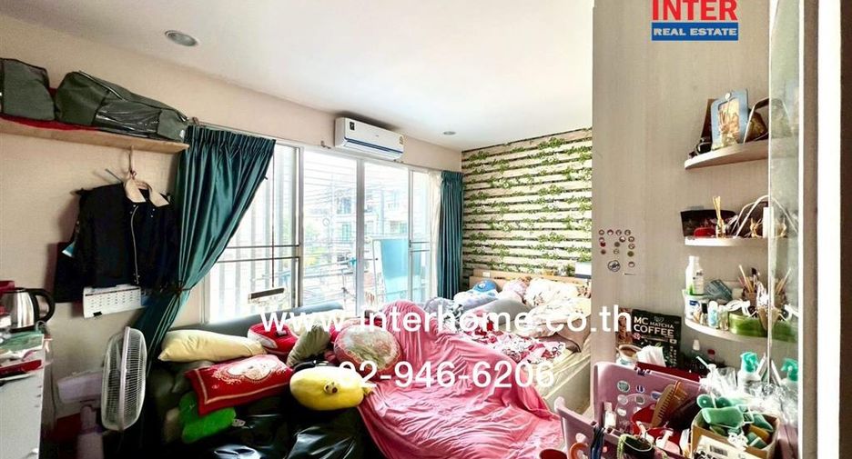 Casa adosada en venta de 3 habitaciones en Bang Kapi, Bangkok