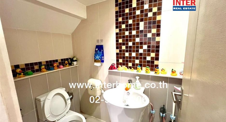 Casa adosada en venta de 3 habitaciones en Bang Kapi, Bangkok