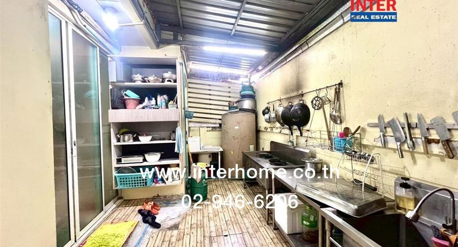 Casa adosada en venta de 3 habitaciones en Bang Kapi, Bangkok