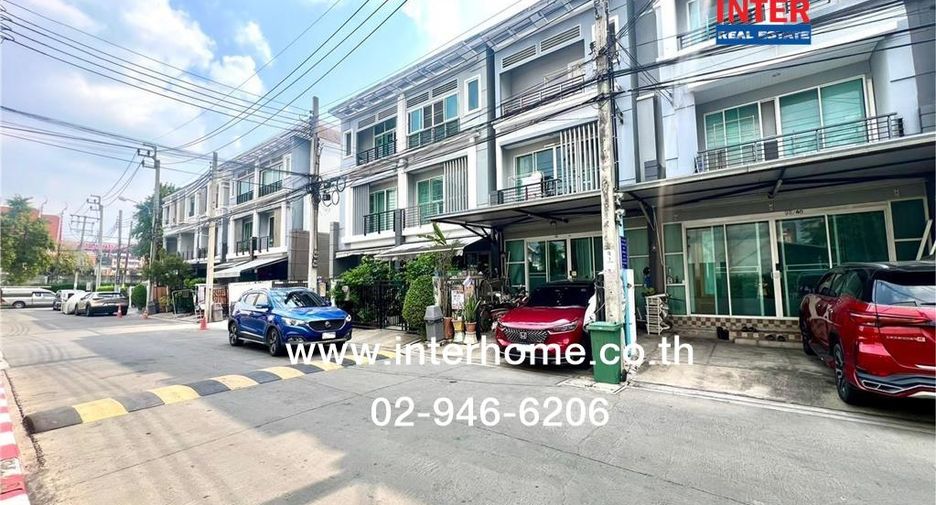 Casa adosada en venta de 3 habitaciones en Bang Kapi, Bangkok