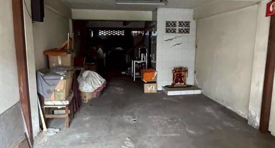 For sale 3 bedrooms retail Space in Nong Khaem, Bangkok