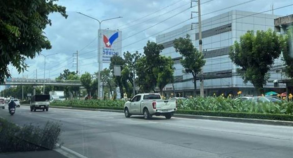 For sale 3 bedrooms retail Space in Nong Khaem, Bangkok