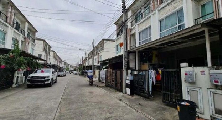 For sale 1 bed townhouse in Khan Na Yao, Bangkok