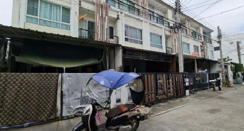 For sale 1 bed townhouse in Khan Na Yao, Bangkok