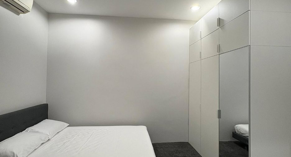 For rent 3 bedrooms condo in Ratchathewi, Bangkok