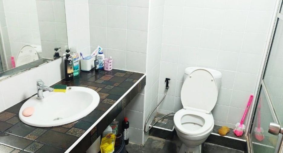 For sale 2 bedrooms condo in Si Racha, Chonburi