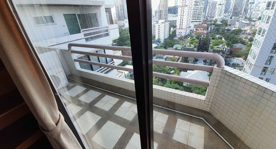 For rent 2 bedrooms condo in Watthana, Bangkok