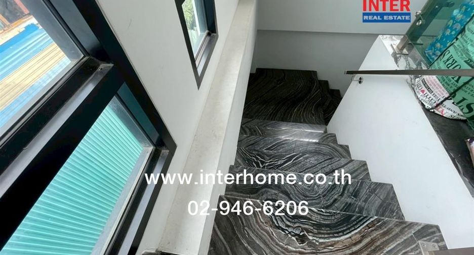 For sale 4 bedrooms house in Thanyaburi, Pathum Thani