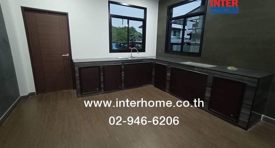 For sale 4 bedrooms house in Thanyaburi, Pathum Thani
