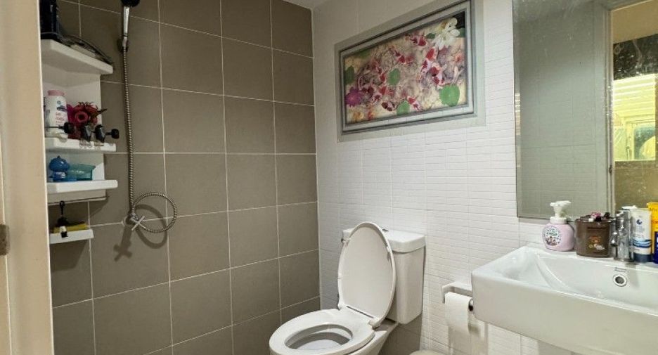 For sale 3 bedrooms townhouse in Bang Khae, Bangkok