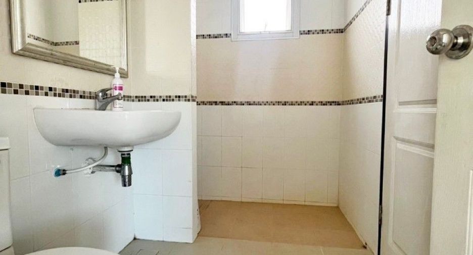 For sale 4 bedrooms house in Mueang Samut Sakhon, Samut Sakhon