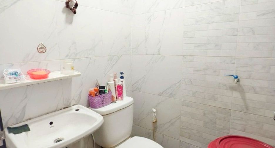Reihenhaus zum Kauf mit 2 Zimmer in Krathum Baen, Samut Sakhon