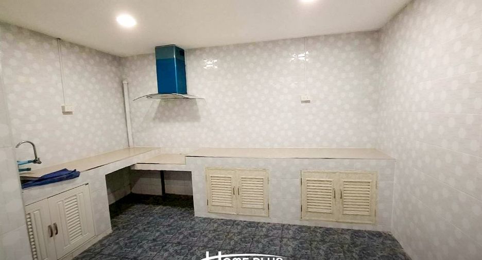 For sale 2 bedrooms townhouse in Lam Luk Ka, Pathum Thani