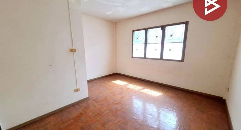 For sale 2 bedrooms townhouse in Min Buri, Bangkok