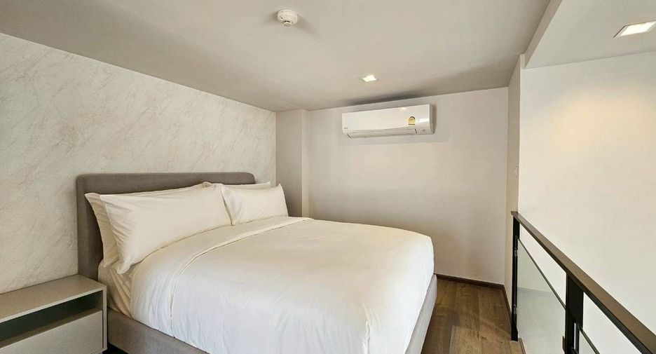 À louer 2 chambres appartement avec services à Phra Khanong, Bangkok