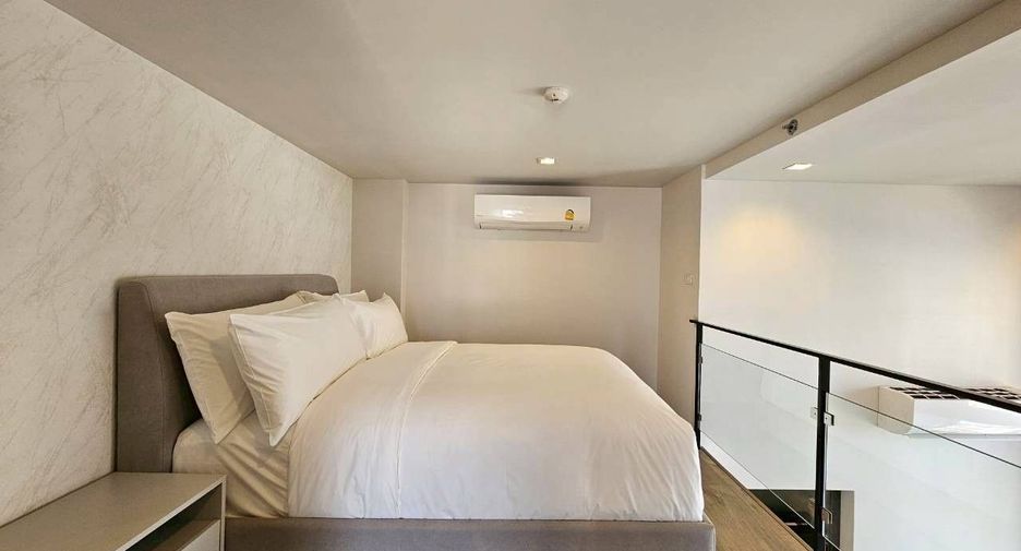 À louer 2 chambres appartement avec services à Phra Khanong, Bangkok