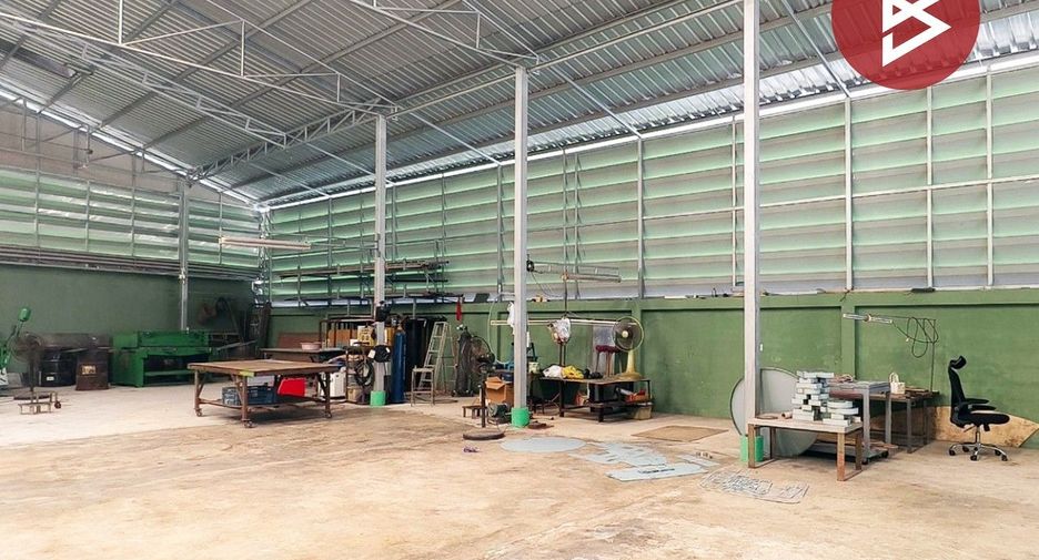 À vendre 2 chambres entrepôt à Krathum Baen, Samut Sakhon