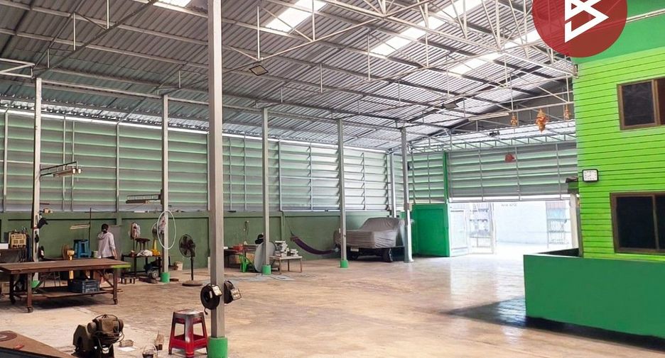 À vendre 2 chambres entrepôt à Krathum Baen, Samut Sakhon