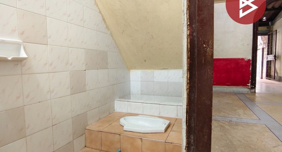 Local comercial en venta de 2 habitaciones en Krathum Baen, Samut Sakhon
